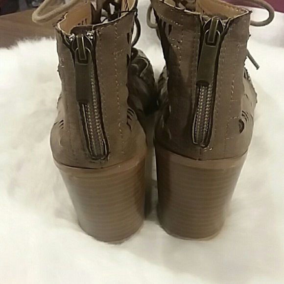 Canyon River Blues Cutout Shooties - Picture 4 of 8